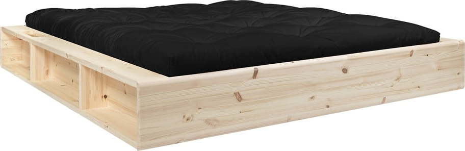Dvoulůžková postel z masivního dřeva s úložným prostorem a černým futonem Comfort Karup Design Ziggy